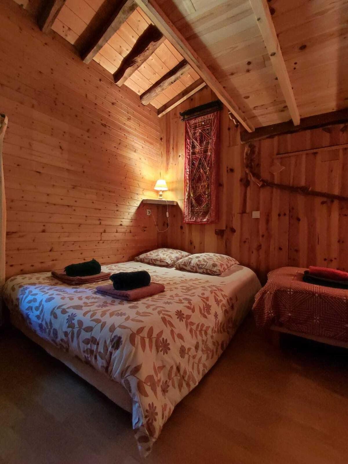 Gites Des Esselards Yzeron Værelse billede
